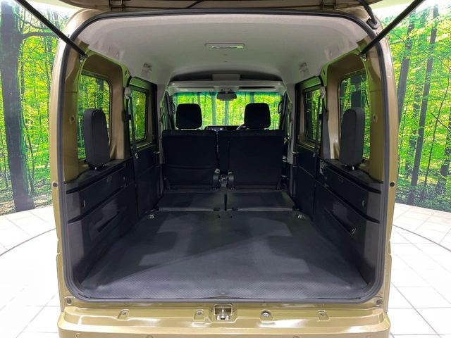 ���i�̂���������ʋ΁A���}���ɏ\���ȉ׎��X�y�[�X���m�ۂ��Ă���܂��B�Z�J���h�V�[�g��|���ƁA�傫�ȉו��̐ύڂ��\�ł���