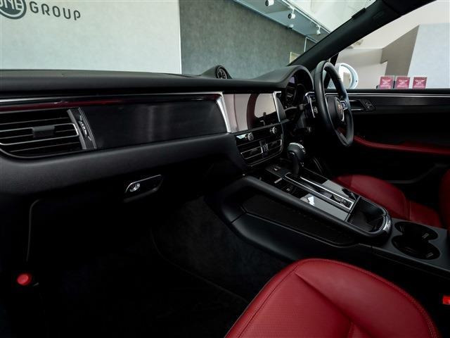 �X�|�[�c�h���C�u�Ɖ��K���𗼗�����Ă��܂��B