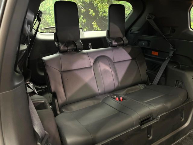 3列目シートはもちろん状態良好☆大人でもゆったりと座って頂けますので、大人数でのお出かけもラクラクです♪ご家族で、気の知れた仲間で、ドライブに行くのが楽しみですね♪