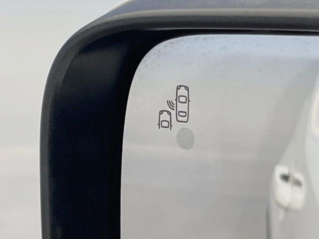 ���u���C���h�A�V�X�g�Z���T�[:���p����̎Ԃ����m���A�h���C�o�[���Ԑ��ύX���s���ۂɁA�x�����Ƌ��ɒ��ӂ𑣂��Ă������S�x���@�\�ł�!