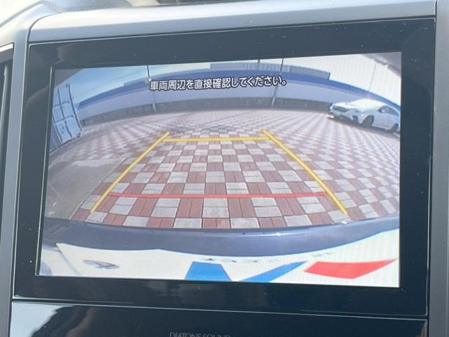 【フロント&サイド&バックカメラ】ドライバーから見にくい死角部分を映像で確認できるカメラを各所に装着。見通しがきかない場所や住宅密集地などを運転することが多い人におすすめの安心装備です。