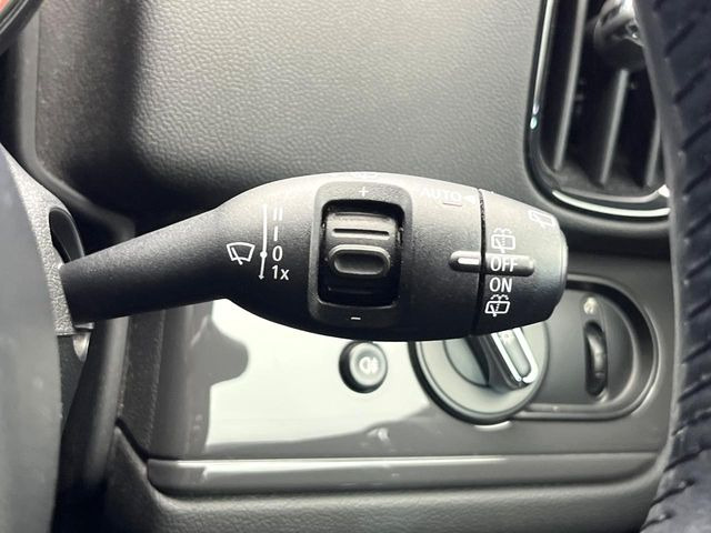 �����C���Z���T�[:�J�ʂɍ��킹�āA���C�p�[�̉����x���������䂵�Ă���܂��B