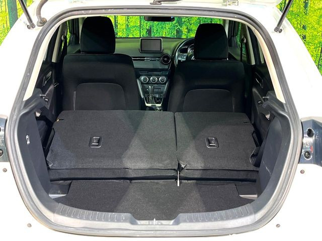 ���i�̂���������ʋ΁A���}���ɏ\���ȉ׎��X�y�[�X���m�ۂ��Ă���܂��B�Z�J���h�V�[�g��|���ƁA�傫�ȉו��̐ύڂ��\�ł���