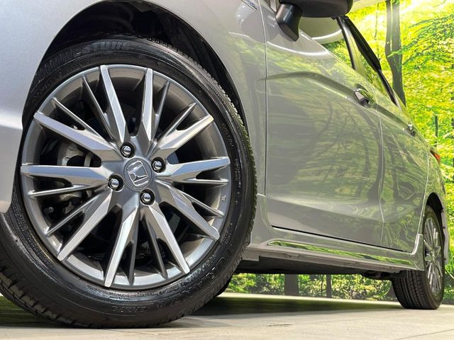 �y����16�C���`�A���~�z�C�[���z�O�ςɃ}�b�`���������A���~�z�C�[���𑕒����Ă���܂��B�e��ЊO�A���~�z�C�[����A�X�^�b�h���X�^�C�����戵�����Ă���܂��B���񂲑��k����������