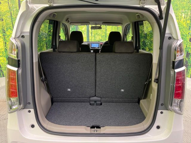 ���i�̂���������ʋ΁A���}���ɏ\���ȉ׎��X�y�[�X���m�ۂ��Ă���܂��B�Z�J���h�V�[�g��|���ƁA�傫�ȉו��̐ύڂ��\�ł���