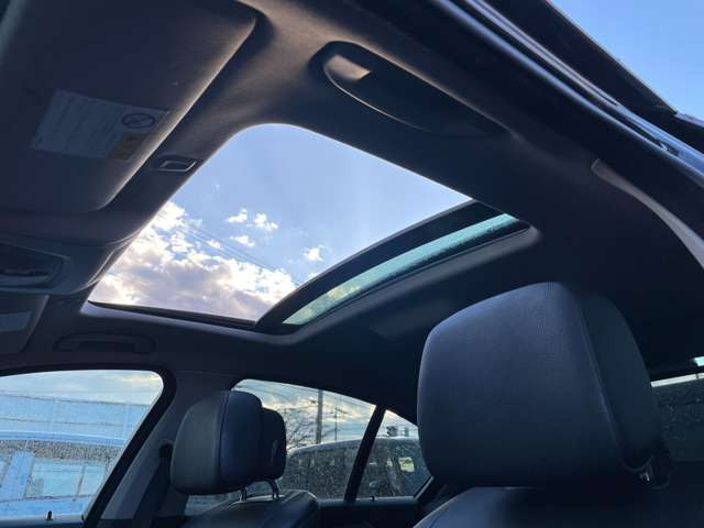 フリップダウンモニター取付できます!ご家族とのロングドライブ中もみんなでワイワイできるように!!