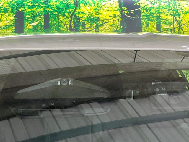 【トヨタセーフティセンス】走行中に前方の車両等を認識し、衝突しそうな時は警報とブレーキで衝突回避と被害軽減をアシスト。より安全にドライブをお楽しみいただけます。