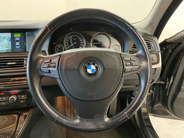 運転席周りに大きな傷、汚れ、へたりなどなく良質な状態です!