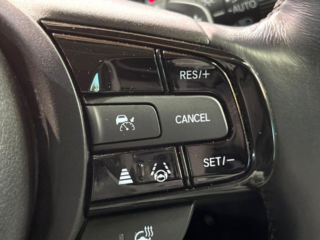 【アダプティブクルーズコントロール】高速道路での長距離走行が楽に!!自動で速度を保つクルーズコントロールが、衝突軽減システムと連携し、前方の車両を感知して車間を保つように速度調節してくれます!!