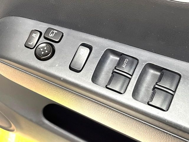 �y�d���i�[�~���[�z�T�C�h�~���[�͓d���i�[���ƂȂ��Ă���A�������ԏ�ł��L�Y�������X�N��}�����܂��B