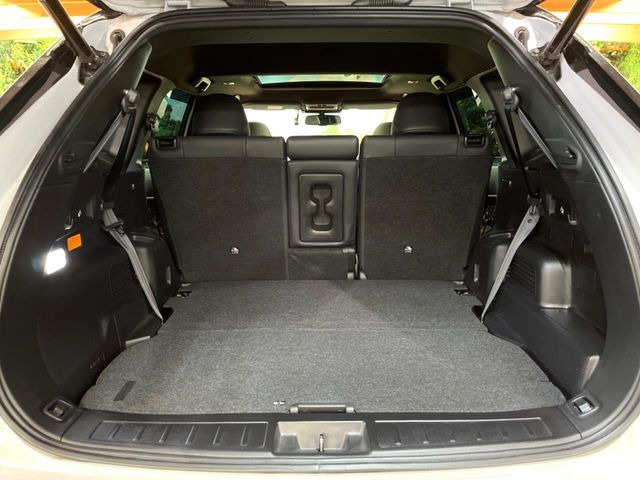 ���i�̂���������ʋ΁A���}���ɏ\���ȉ׎��X�y�[�X���m�ۂ��Ă���܂��B�Z�J���h�V�[�g��|���ƁA�傫�ȉו��̐ύڂ��\�ł���