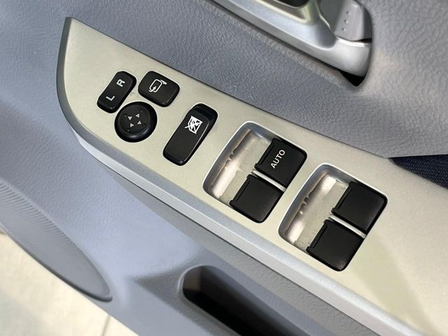 �y�d���i�[�~���[�z�T�C�h�~���[�͓d���i�[���ƂȂ��Ă���A�������ԏ�ł��L�Y�������X�N��}�����܂��B