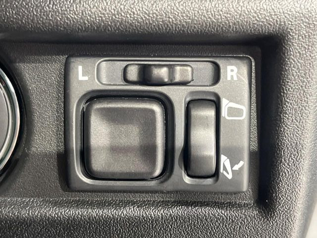 �y�d���i�[�~���[�z�T�C�h�~���[�͓d���i�[���ƂȂ��Ă���A�������ԏ�ł��L�Y�������X�N��}�����܂��B