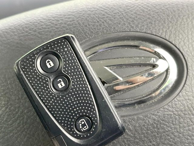 �y�L�[�t���[�V�X�e���z�J�o����|�P�b�g�ɓ��ꂽ�܂܂ł��h�A�̎{���E�������\�ȃX�}�[�g�L�[�𑕔��B�G���W���̃I���E�I�t�����J�M�����o���K�v����������Ƃ��Ă��֗��ł���