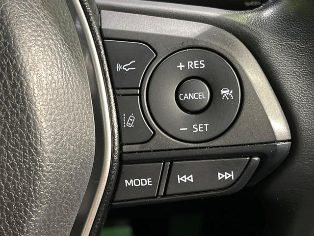 【レーダークルーズコントロール】高速道路での長距離走行が楽に!!自動で速度を保つクルーズコントロールが、衝突軽減システムと連携し、前方の車両を感知して車間を保つように速度調節してくれます!!