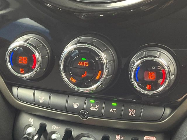 ●デュアルオートエアコン:運転席・助手席それぞれで温度設定が可能な独立式オートエアコンを標準装備しております!