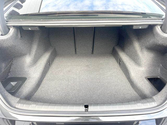 ●トランクルーム:趣味が広がる収容スペース!これだけの広さがあればお買い物やレジャーなどにも最適です!使用感も少なくきれいな状態を維持しております。