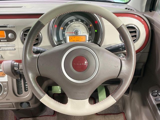 �y�����v�����X�e�A�����O�z�㎿�Ȋv���g�p���邱�ƂŁA��ɂ����������݂ƂĂ��^�]���₷���n���h���ł���