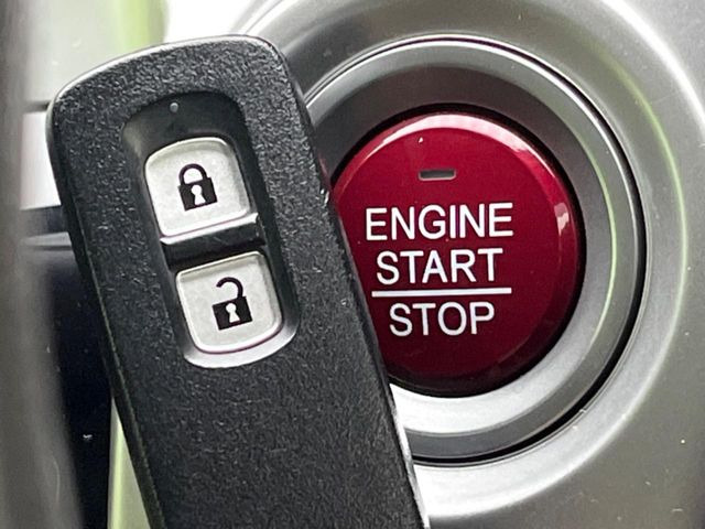 �yHonda�X�}�[�g�L�[�z�J�o����|�P�b�g�ɓ��ꂽ�܂܂ł��h�A�̎{���E�������\�ȃX�}�[�g�L�[�𑕔��B�G���W���̃I���E�I�t�����J�M�����o���K�v����������Ƃ��Ă��֗��ł���