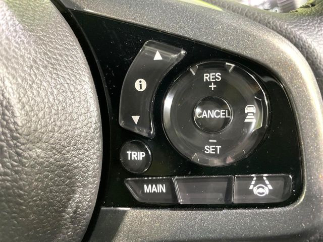 【アダプティブクルーズコントロール】高速道路での長距離走行が楽に!!自動で速度を保つクルーズコントロールが、衝突軽減システムと連携し、前方の車両を感知して車間を保つように速度調節してくれます!!