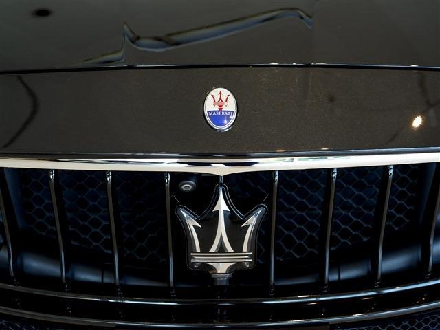 当店は屋内ショールームで天候問わずご見学可能です。ソファ席もございますのでごゆっくり見学いただけます。