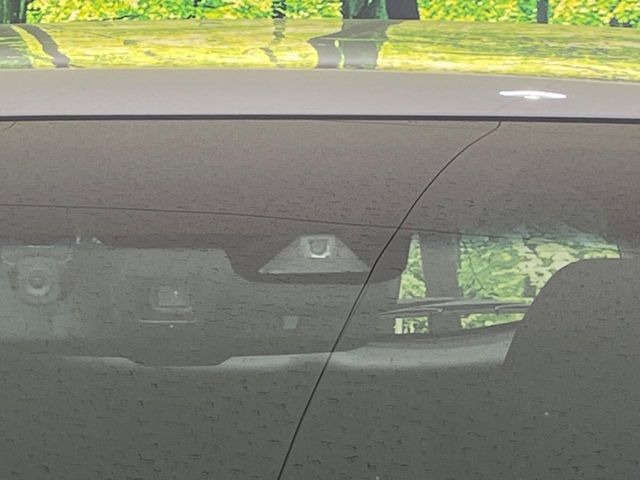 �y�z���_�Z���V���O�z���s���ɑO���̎ԗ�����F�����A�Փ˂������Ȏ��͌x��ƃu���[�L�ŏՓˉ���Ɣ�Q�y�����A�V�X�g�B�����S�Ƀh���C�u�����y���݂��������܂��B