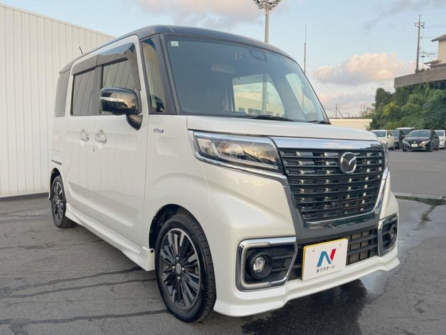 高透明度のガラス皮膜で撥水はもちろん、上質なツヤ・光沢を実現。紫外線や酸性雨から大切な愛車を保護し、色あせ・劣化を防止。「弾スプラッシュコート」、「弾プリミッサコート」からお選びいただけます。