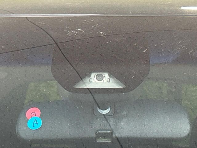 �y�z���_�Z���V���O�z���s���ɑO���̎ԗ�����F�����A�Փ˂������Ȏ��͌x��ƃu���[�L�ŏՓˉ���Ɣ�Q�y�����A�V�X�g�B�����S�Ƀh���C�u�����y���݂��������܂��B