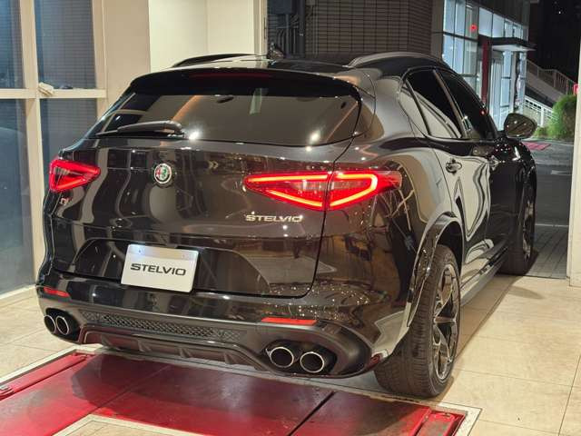 ステルヴィオ2.9 V6 ビターボ クアドリフォリオ 4WD
