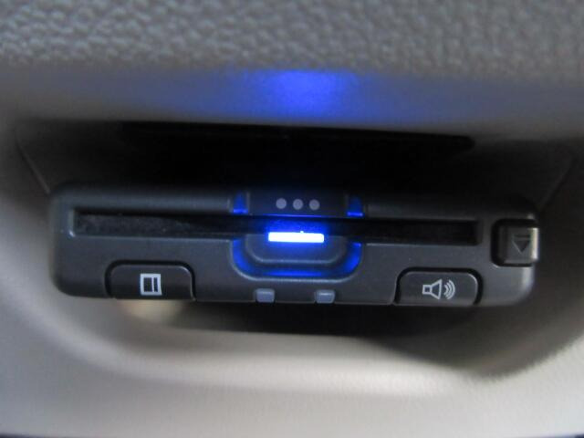 ETCも装備していますよ!ETC車載機を利用すると高速料金が割引に!!サイフにも優しい装備ですね♪