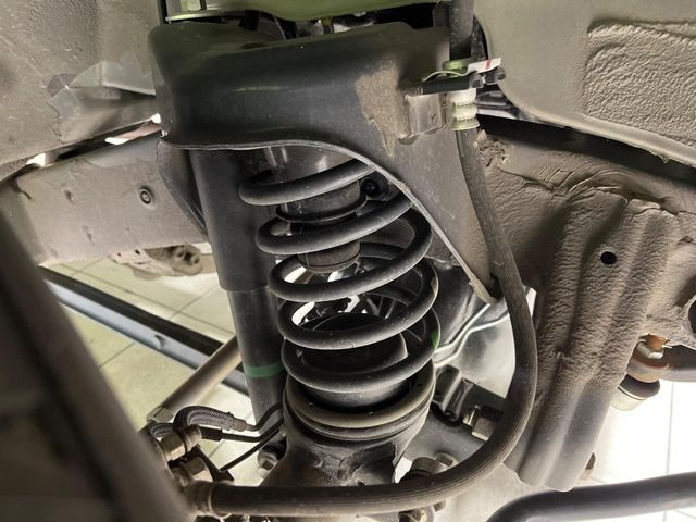 お車を安心してお乗りいただく為には、足回りの定期点検が欠かせません。サービスサポート(有償保証)では無料点検もご提供しており、安心のカーライフをお過ごしいただけるサポート体制が整っています。