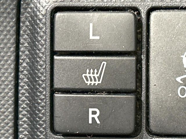 【シートヒーター】寒い日に重宝するシートヒーター!エアコンより早く温まってくれるので寒がりの人も安心ですね♪エアコンの温風は乾燥するから苦手、という方にもをおすすめです。