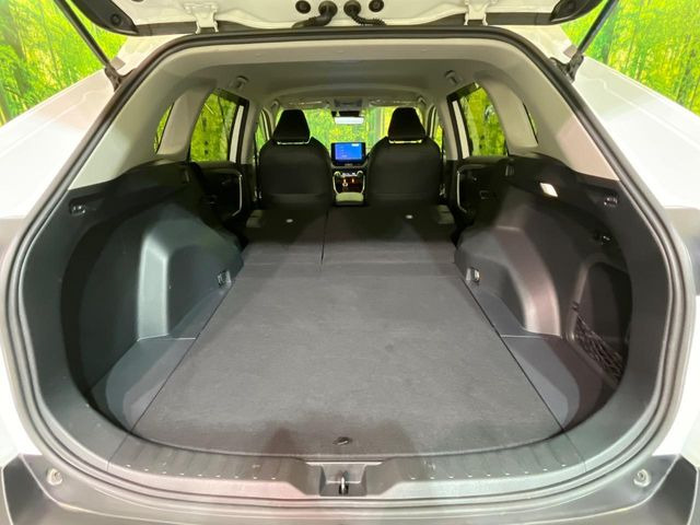 ���i�̂���������ʋ΁A���}���ɏ\���ȉ׎��X�y�[�X���m�ۂ��Ă���܂��B�Z�J���h�V�[�g��|���ƁA�傫�ȉו��̐ύڂ��\�ł���