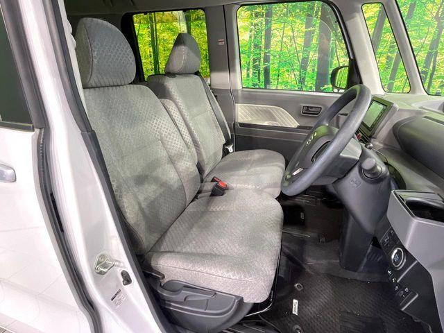 運転席シート廻りは使用感も少なく、良好な状態となっています。丁寧に使われていたことがよくわかりますね。