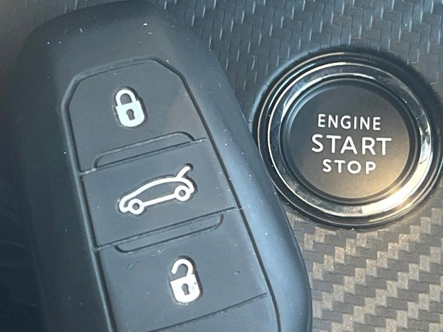 ●スマートエントリー:鍵を持っているだけで、ドアロック解除・施錠からエンジンスタートまで操作できる便利な機能です!