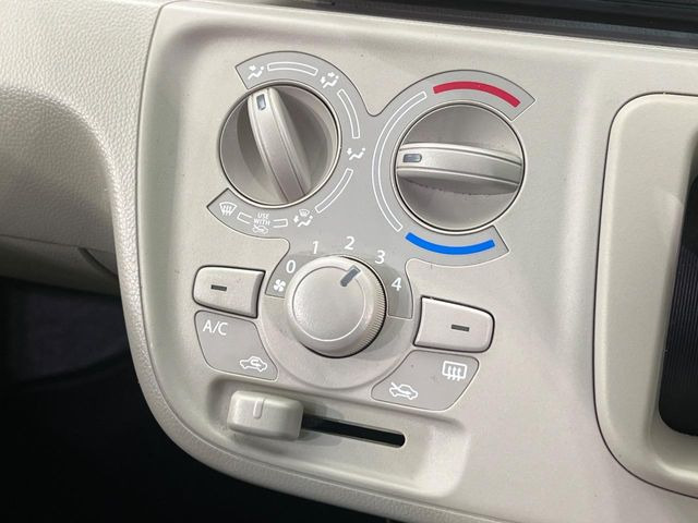 寒い冬も暑い夏も全席に快適な空調を届けてくれる、ダイヤル式エアコンを装備♪