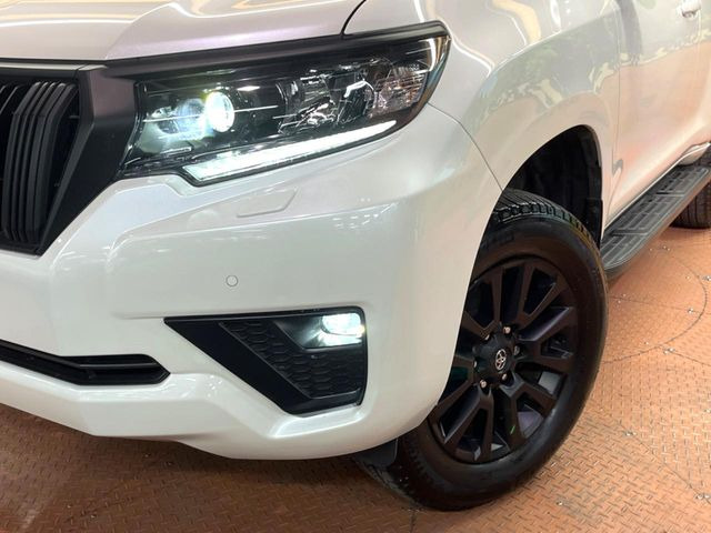 �yLED�w�b�h���C�g�z���V����ԑ��s�����ǍD�Ȏ��E���m�ۂ����S���ĉ^�]�ł��鍂�P�xLED�w�b�h���C�g�𑕔�!�_�����x�������A����d�͂��}�����Ă��܂��B