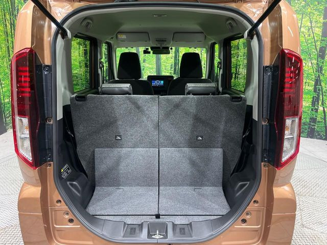 ���i�̂���������ʋ΁A���}���ɏ\���ȉ׎��X�y�[�X���m�ۂ��Ă���܂��B�Z�J���h�V�[�g��|���ƁA�傫�ȉו��̐ύڂ��\�ł���