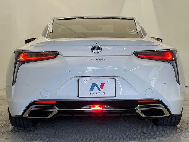 安心の最長10年・走行無制限保証(有償)をご用意。保証内容も充実はもちろん、無料点検&オイル交換や、年中無休の全国・24時間ロードサービスも付帯されておりますのでご安心下さい。