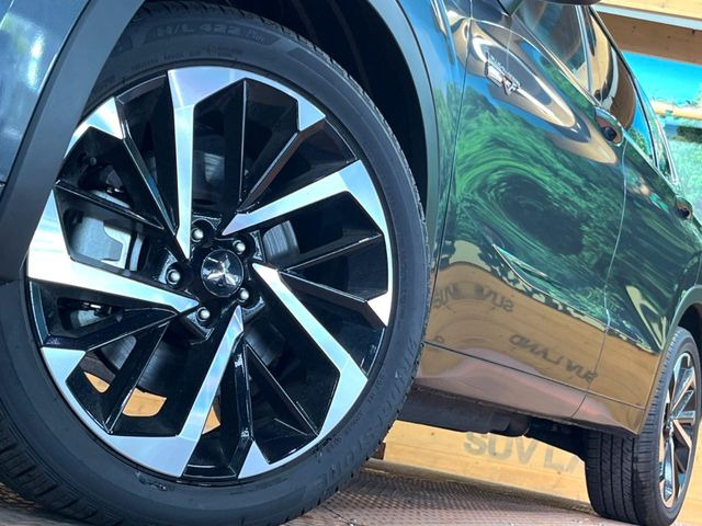 【純正20インチアルミホイール】外観にマッチした純正アルミホイールを装着しております。各種社外アルミホイールや、スタッドレスタイヤも取扱いしております。是非ご相談ください♪