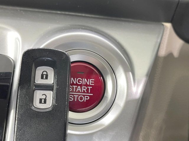 �yHonda�X�}�[�g�L�[�z�J�o����|�P�b�g�ɓ��ꂽ�܂܂ł��h�A�̎{���E�������\�ȃX�}�[�g�L�[�𑕔��B�G���W���̃I���E�I�t�����J�M�����o���K�v����������Ƃ��Ă��֗��ł���