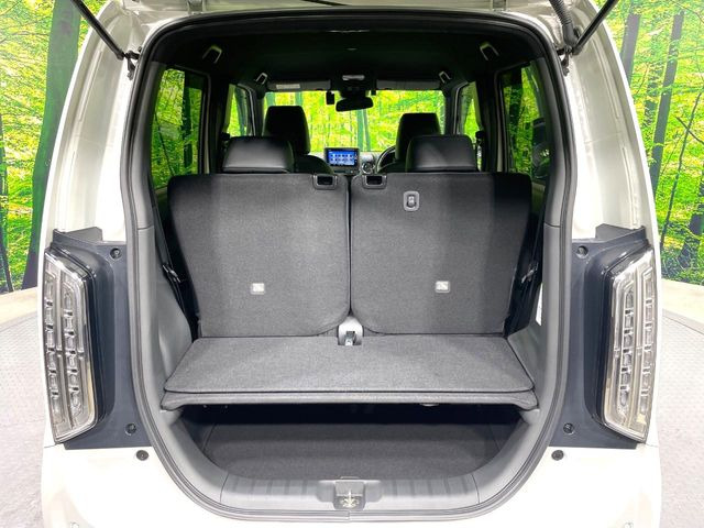 普段のお買い物や通勤、送迎等に十分な荷室スペースを確保しております。セカンドシートを倒すと、大きな荷物の積載も可能です♪