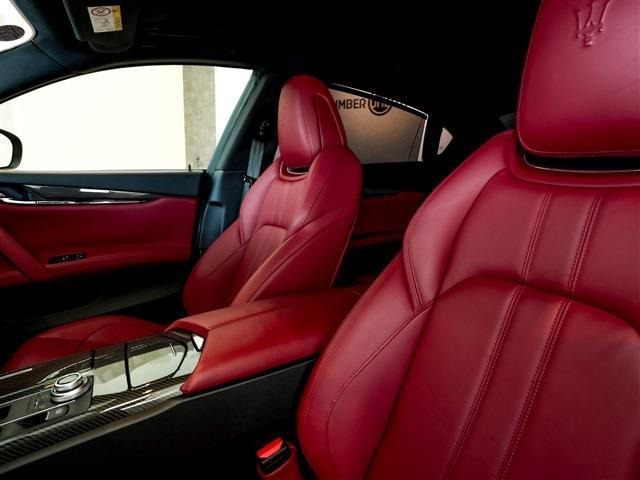 Harman Kardon製のサウンドシステムが装着されています。立体感のある音質で、走行中でもクリアなサウンドをお楽しみいただける仕様です。