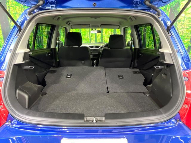 ���i�̂���������ʋ΁A���}���ɏ\���ȉ׎��X�y�[�X���m�ۂ��Ă���܂��B�Z�J���h�V�[�g��|���ƁA�傫�ȉו��̐ύڂ��\�ł���