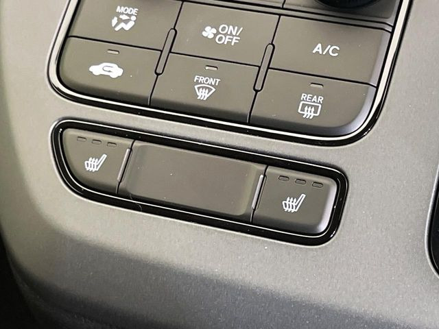 【シートヒーター】寒い日に重宝するシートヒーター!エアコンより早く温まってくれるので寒がりの人も安心ですね♪エアコンの温風は乾燥するから苦手、という方にもをおすすめです。