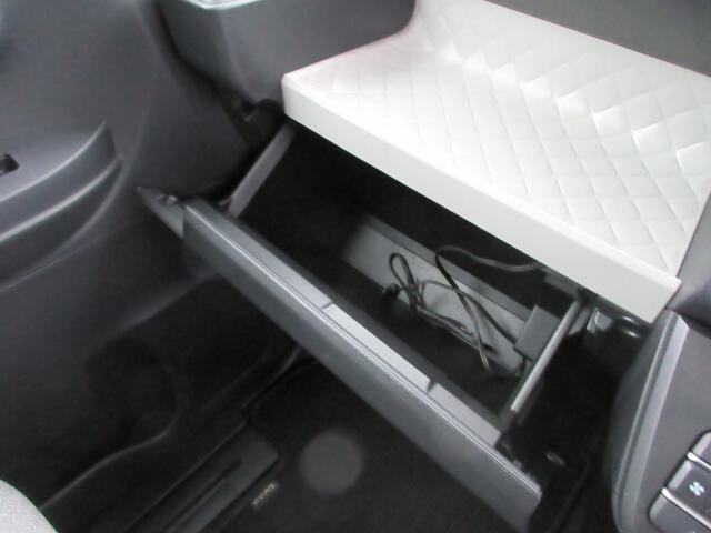 �Ԍ��ؓ��ꓙ���ވꎮ�����[�ł���O���[�u�{�b�N�X�ł��B