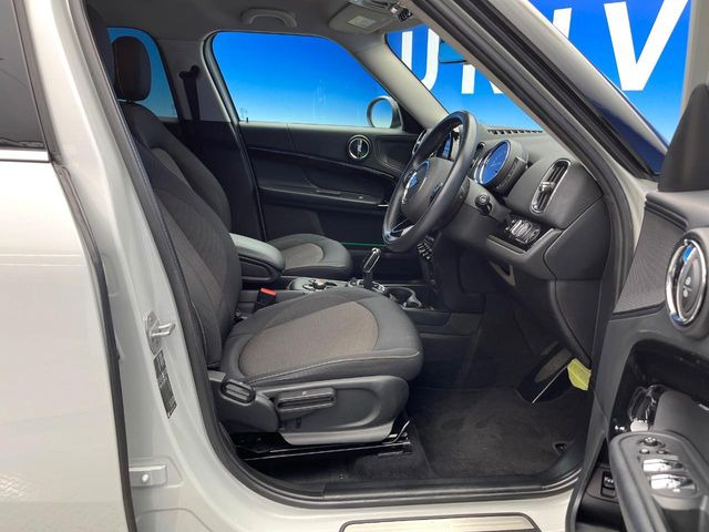 ●シートの使用感:破れ・へたりも少なく、ご覧の通りきれいな状態を維持しております。また、室内クリーニング・コーティングもご用命いただけます。