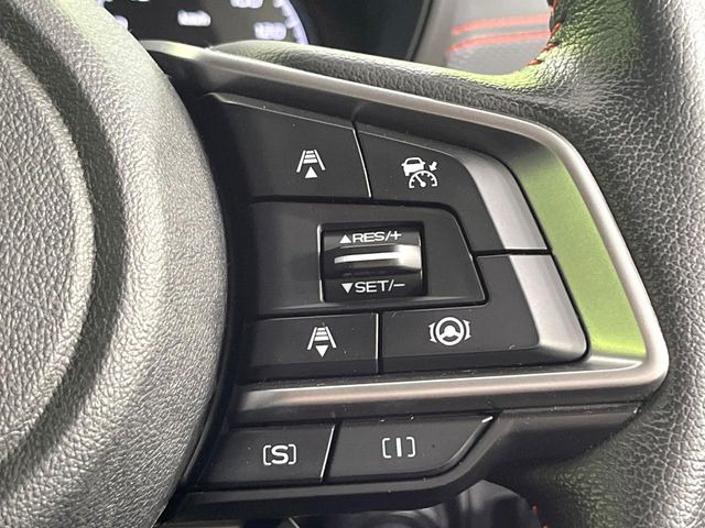 【全車速追従機能付クルーズコントロール】高速道路での長距離走行が楽に!!自動で速度を保つクルーズコントロールが、衝突軽減システムと連携し、前方の車両を感知して車間を保つように速度調節してくれます!!