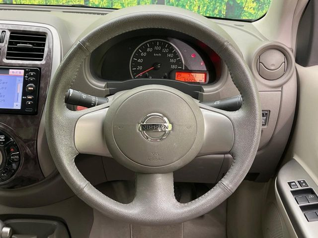 ステアリングも使用感が少なく、きれいな状態となっております♪