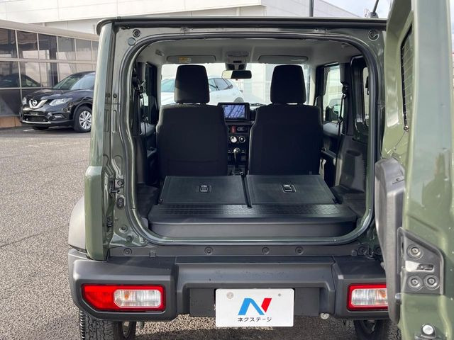 ���i�̂���������ʋ΁A���}���ɏ\���ȉ׎��X�y�[�X���m�ۂ��Ă���܂��B�Z�J���h�V�[�g��|���ƁA�傫�ȉו��̐ύڂ��\�ł���